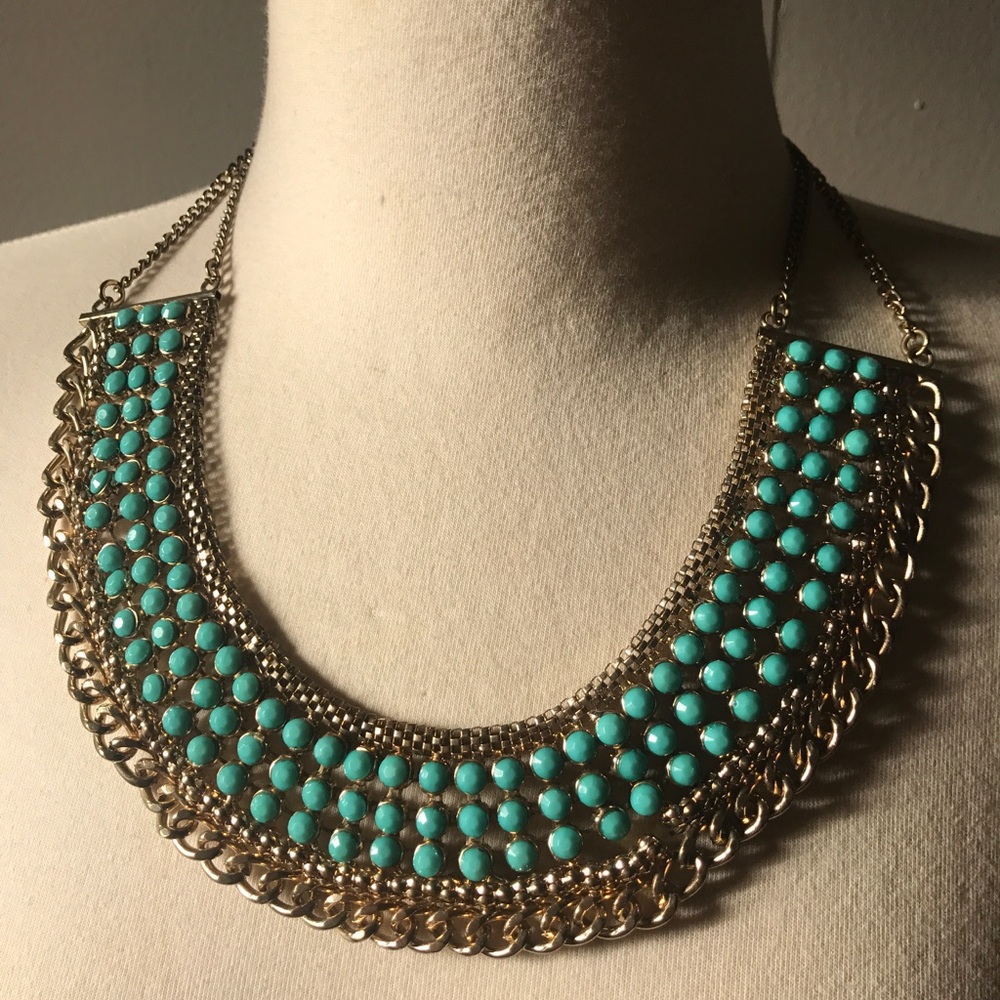 🎀 HP 🎀 Turquoise Bib Style Necklace